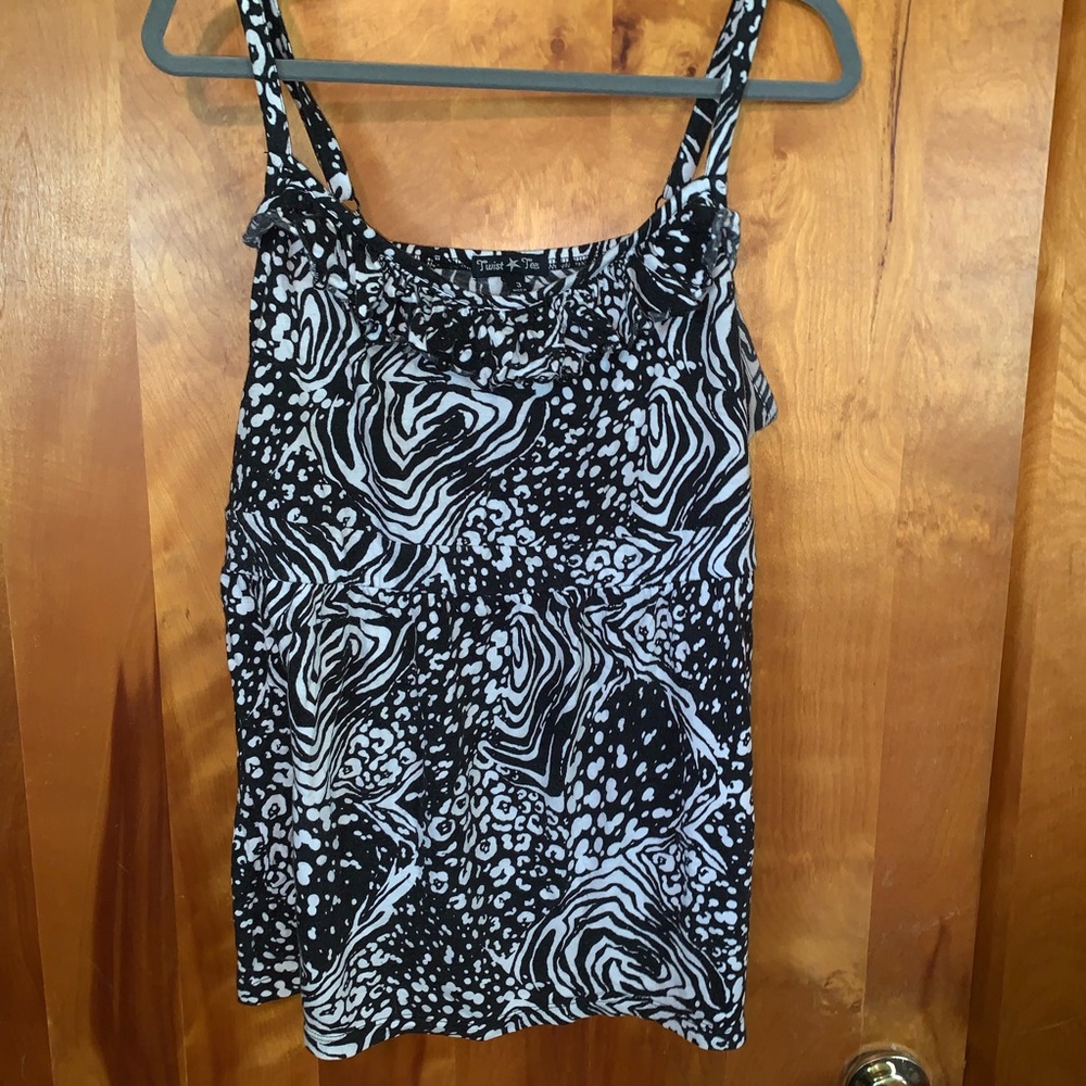 Twisted Tee Tank Top Size 3